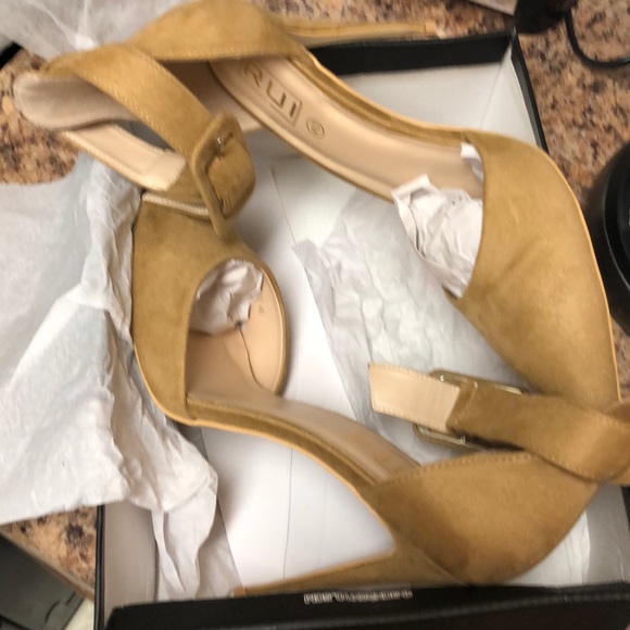 Suede beige (color) Stilettos shoes, size 9. - Picture 1 of 1